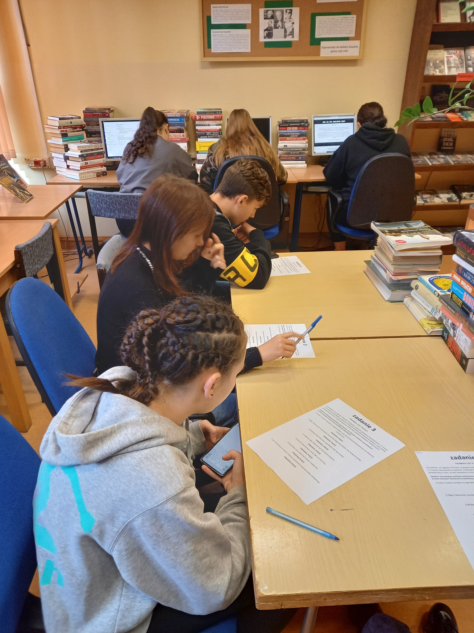 2022 10 05 noc bibliotek1d