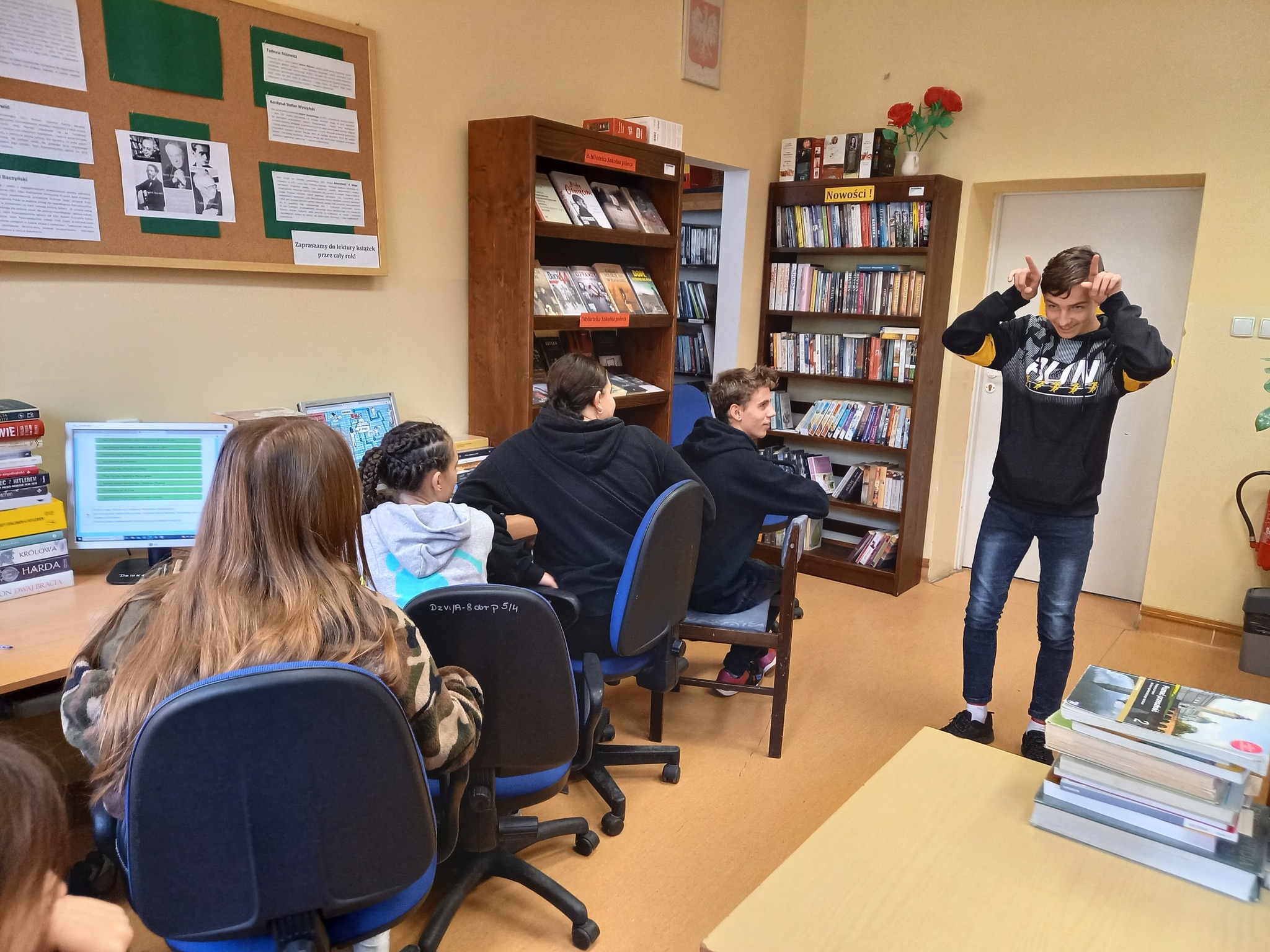2022 10 05 noc bibliotek1e